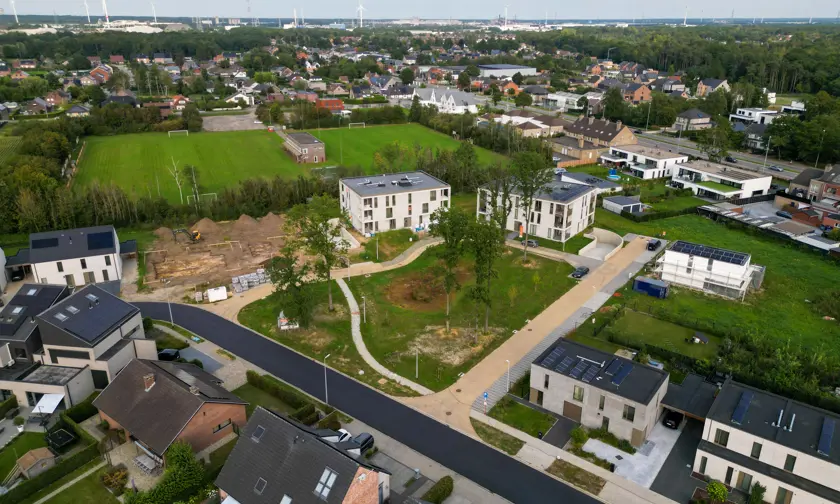 Le quartier résidentiel de Paul Piperslaan se compose d'appartements et de maisons avec un petit parc verdoyant.