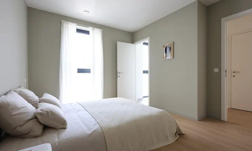 Broechem Kapelstraat Kijkwoningl20 Slaapkamer duer naar badkamer parket kussens