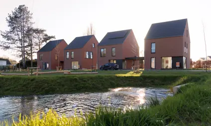 Maisons neuves individuelles dans le quartier Matexi à Haacht Scharent, avec des jardins spacieux et un plan d'eau.