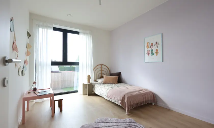 Broechem Kapelstraat Kijkwoningl20 Slaapkamer kinderkamer parket kussens gordijnen uitzicht ramen