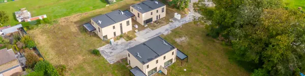 bouwgrond Houthalen tenrijt omgeven door groen in een kleine verkaveling