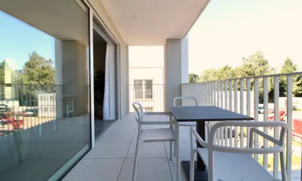 Geel Laar mooi terras uizicht stoelen