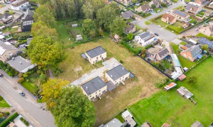 bouwgrond Houthalen tenrijt omgeven door groen in een kleine verkaveling