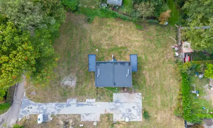 bouwgrond Houthalen tenrijt omgeven door groen in een kleine verkaveling